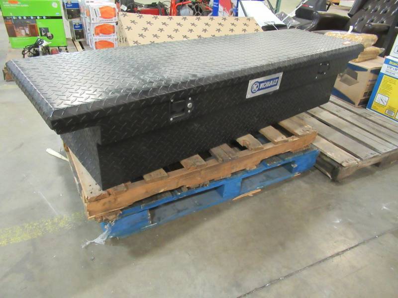 lot 18 image: Kobalt 69-in x 20-in x 13-in Powder Coated Matte Black Aluminum Full-Size Crossover Truck Tool Box 73214878 - USED