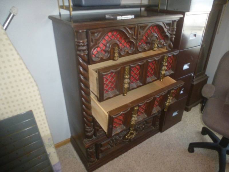 lot 11 image: Antique Chest of Drawers