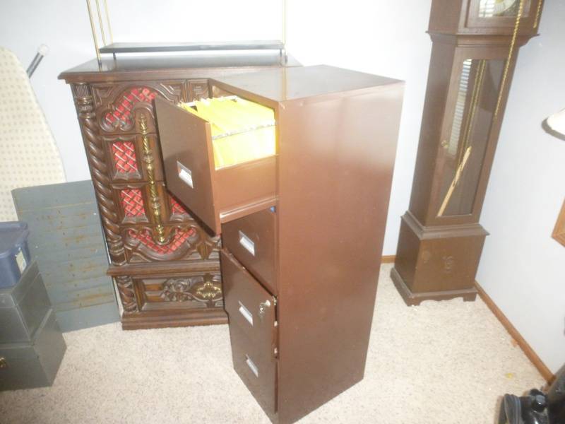 lot 13 image: File Cabinet 4 Drawer