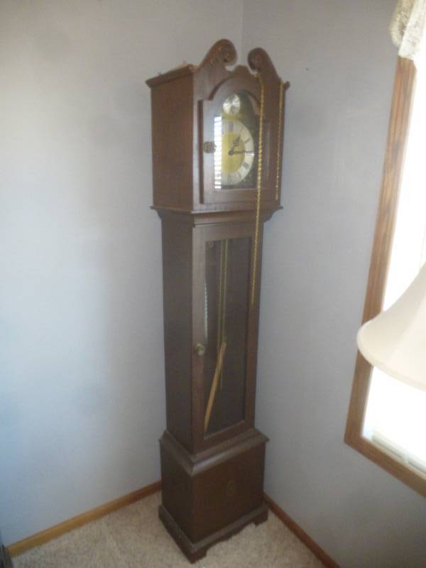 lot 14 image: Grandfather Clock