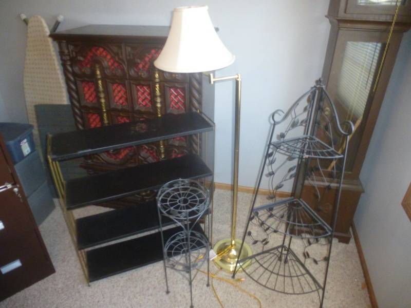 lot 15 image: Wire Shelf set