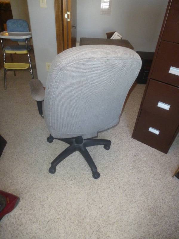 lot 16 image: Swivel Office Chair