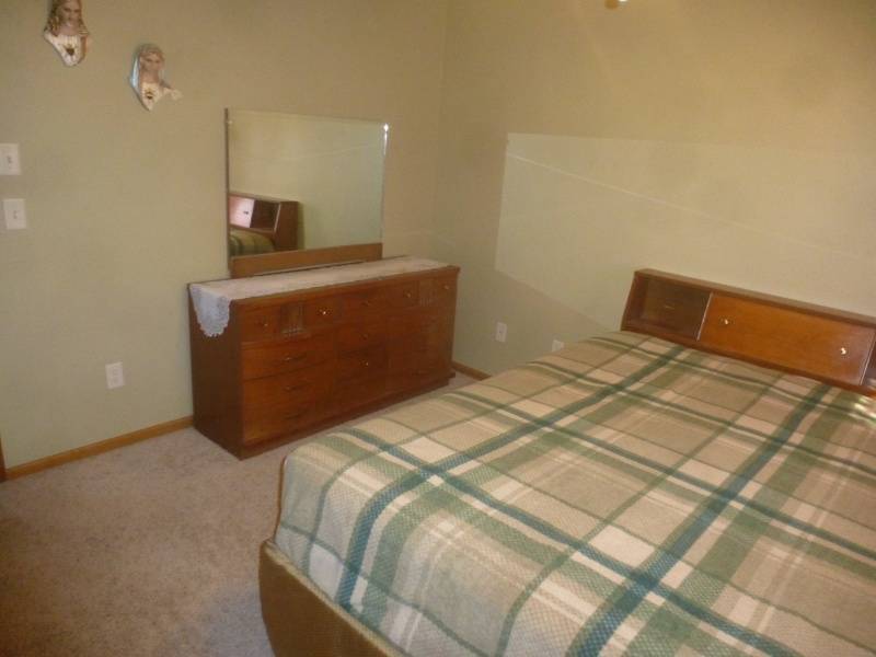 lot 21 image: Master Bedroom Set