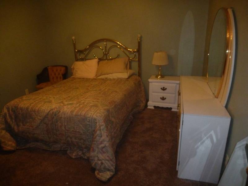 lot 22 image: Brass Bedroom Set