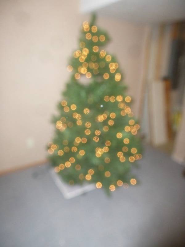 lot 23 image: Lighted Christmas Tree
