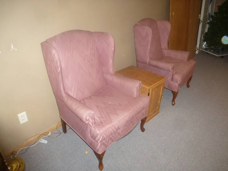 lot 29 image: Reading Chair & Book Rack