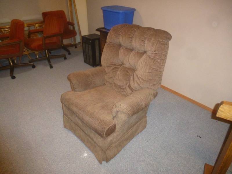 lot 31 image: Swivel Rocker