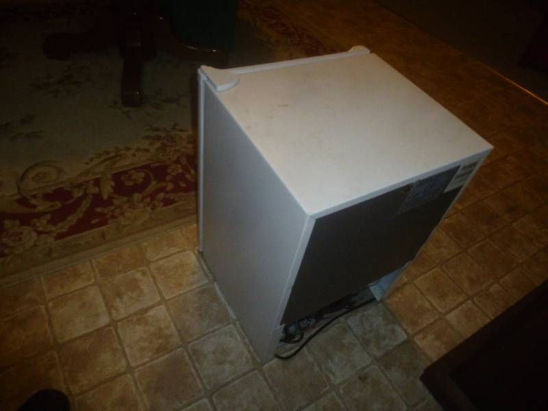 lot 47 image: Black & Decker Refrigerator