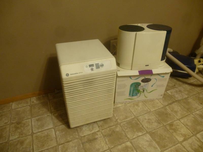 lot 49 image: GE Dehumidifier