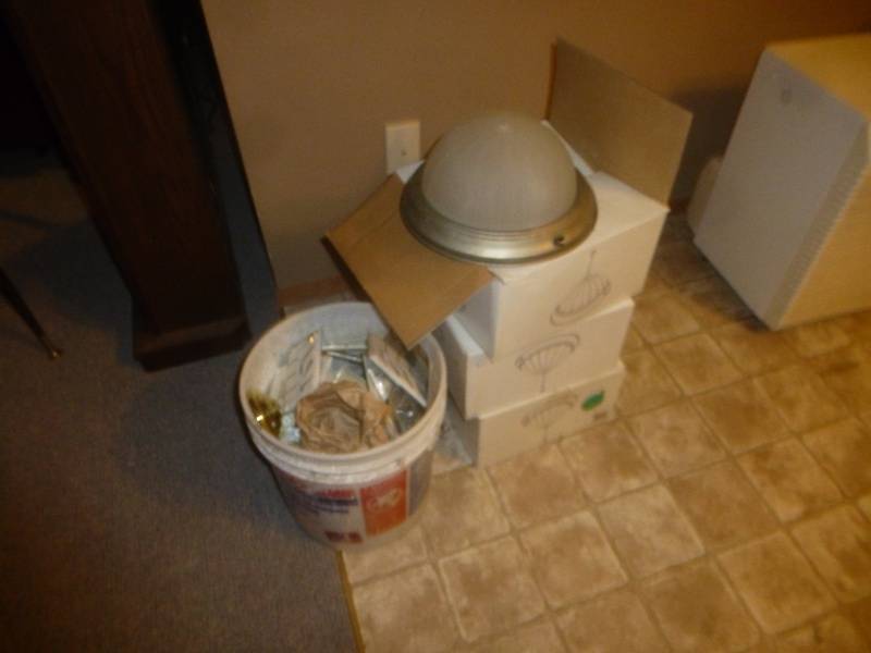 lot 51 image: Light Fixtures & Electrical Stuff