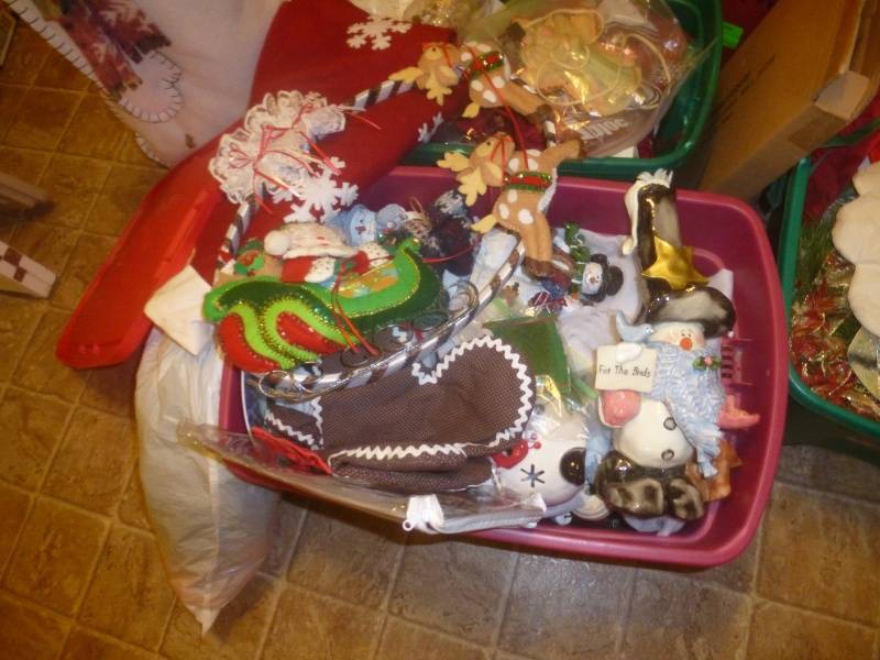 lot 101 image: Item # 47 Christmas Totes