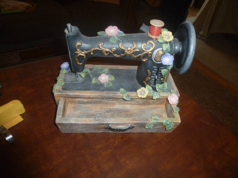lot 112 image: Item #57 Sewing Machine Decor