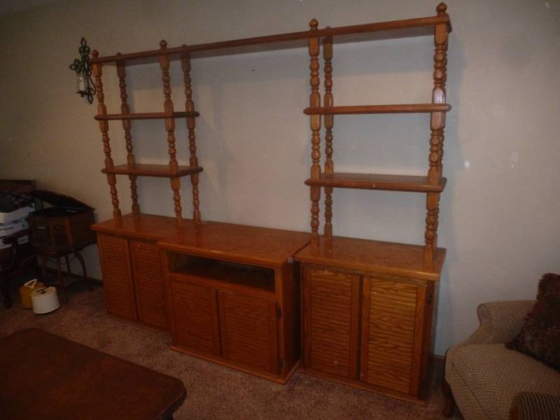 lot 123 image: Item # 68 Entertainment Center Oak