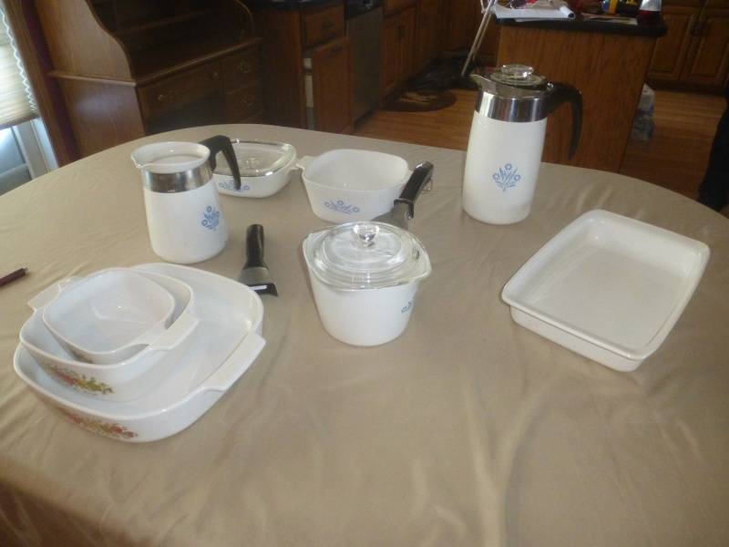lot 135 image: Item # 80 Corning Kitchen CoffeeCasserole Set
