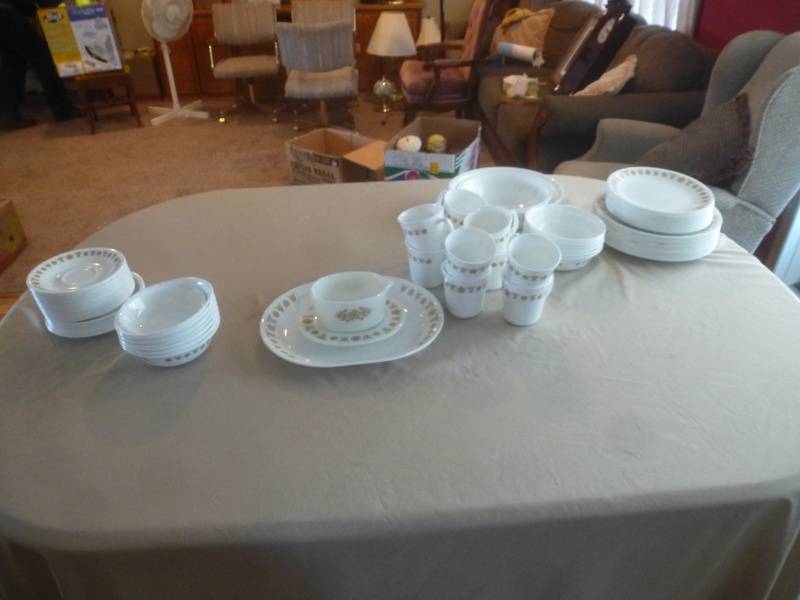 lot 143 image: Item # 88 Corning Dish Set