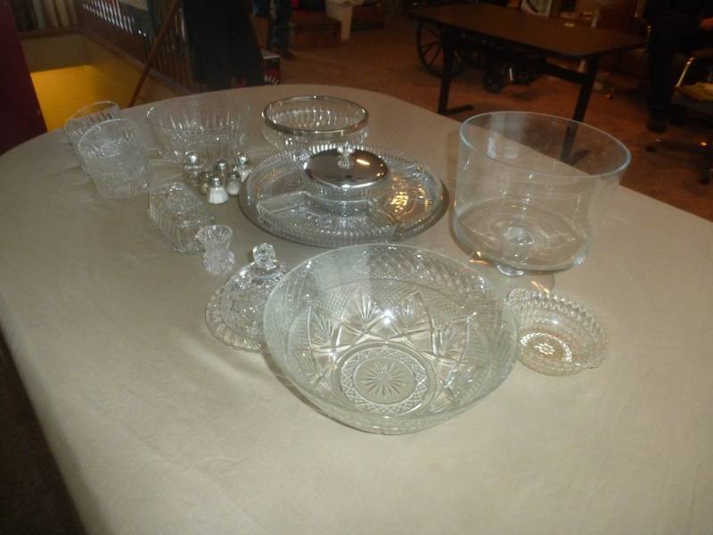 lot 155 image: Item # 101 Crystal Serving Set