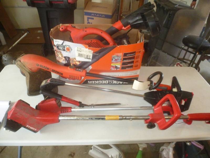 lot 173 image: Item # 118 B&D Yard Works set