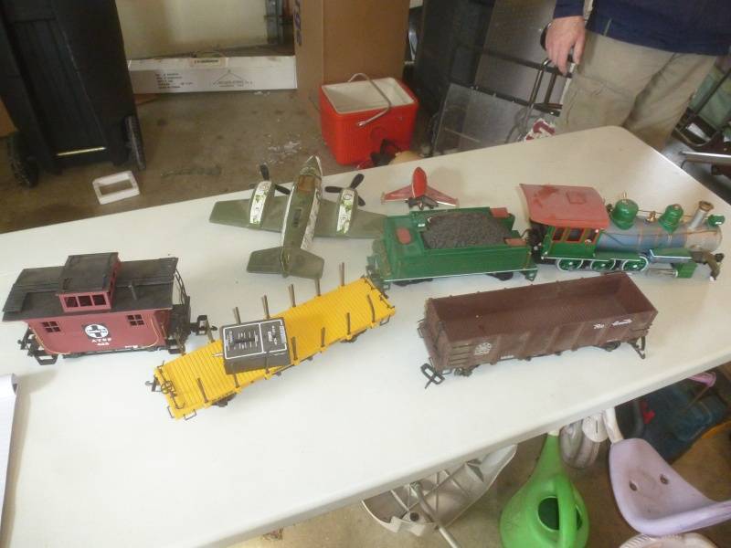 lot 176 image: Item # 121 Train set, Tonka Planes