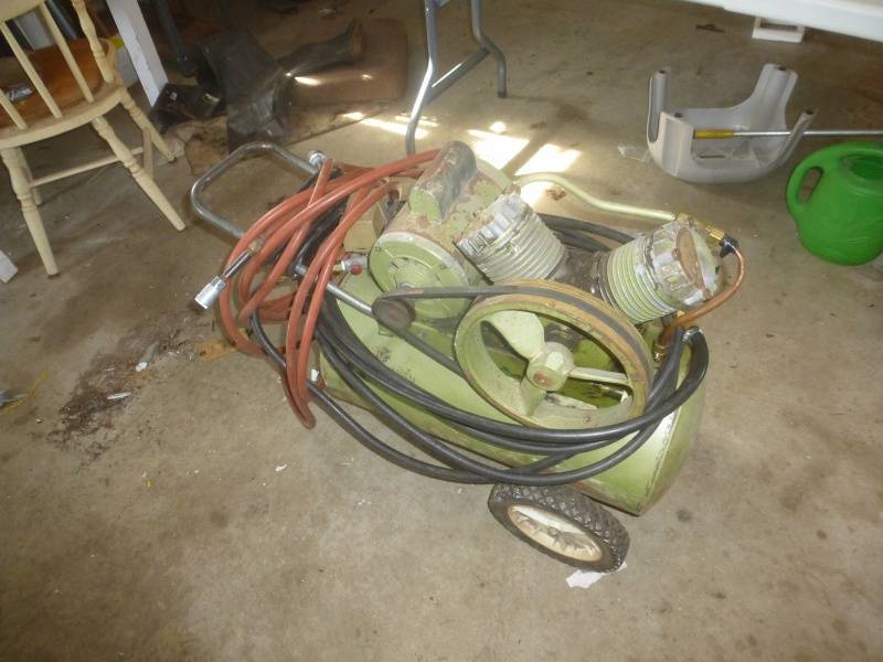 lot 185 image: Item # 130 Air Compressor