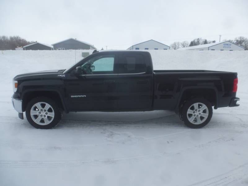 lot 2 image: 2015 GMC Sierra SLE 4WD