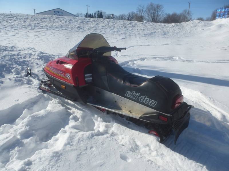 lot 3 image: 1997 Skidoo Formula S 380