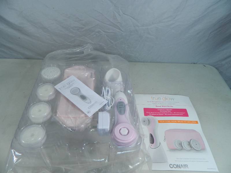 lot 81 image: New Conair Face Cleansing True Glow System