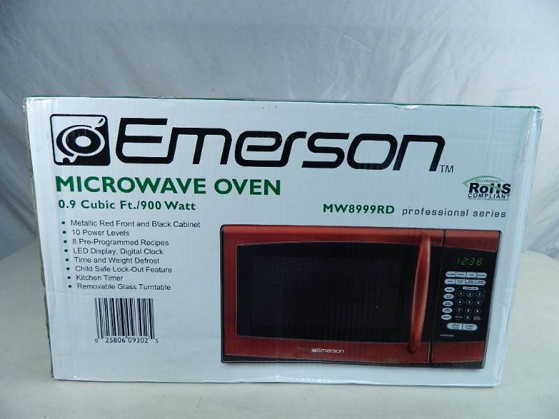 lot 93 image: New Emerson Microwave Oven