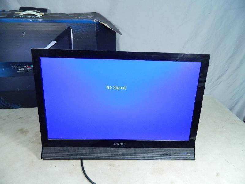 lot 109 image: Vizio 22 LCD LED HDTV