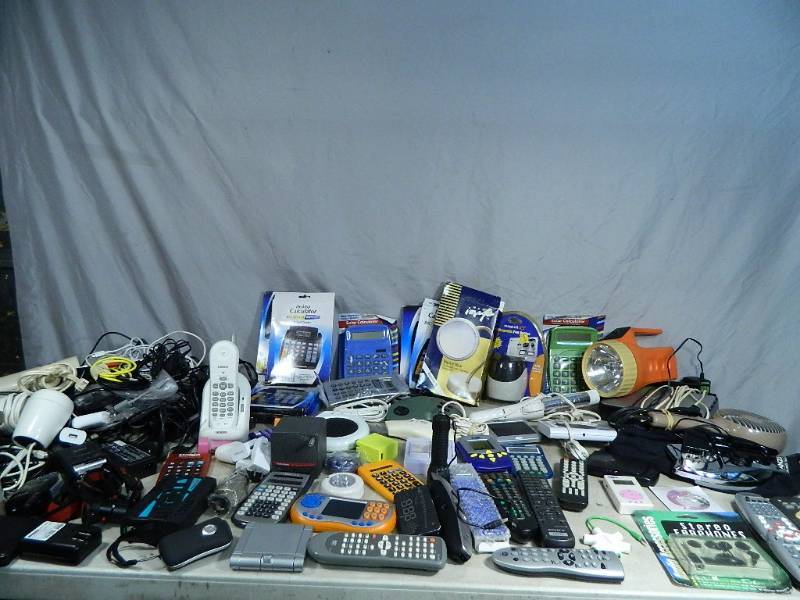 lot 114 image: Assorted Electronics