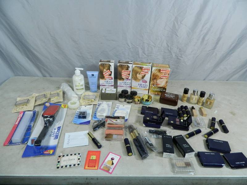 lot 124 image: Makeup and More