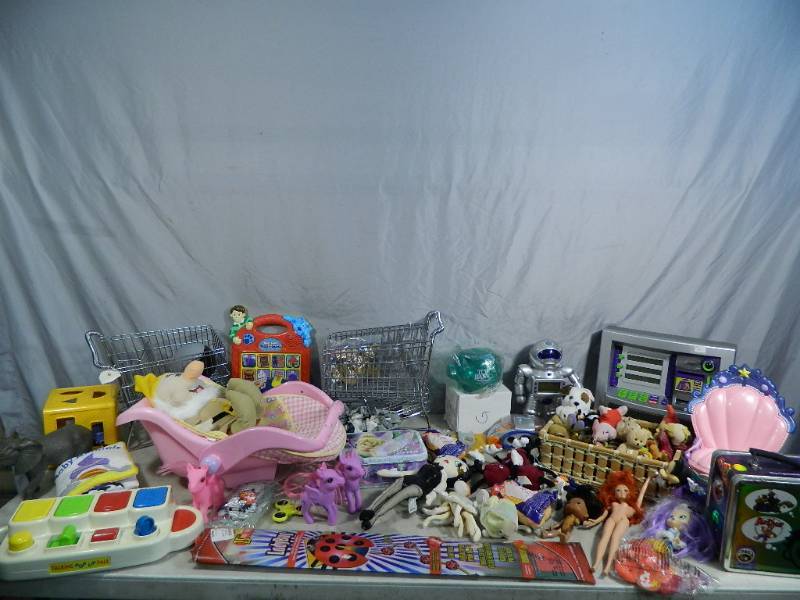 lot 128 image: View Master, Toys, More