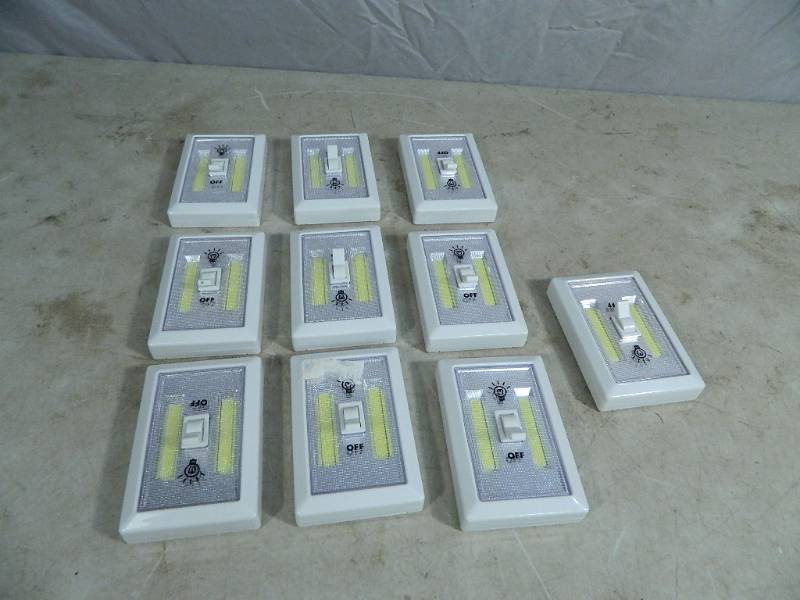 lot 132 image: 10 Battery Operated Lights