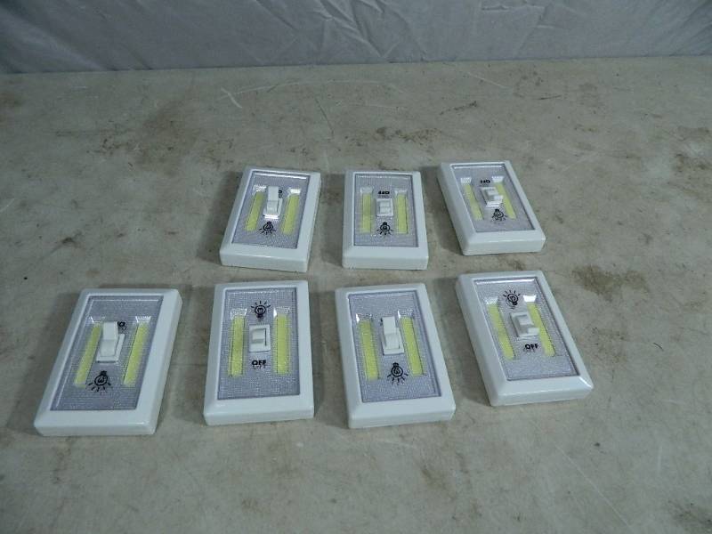 lot 133 image: 7 Battery Operated Lights