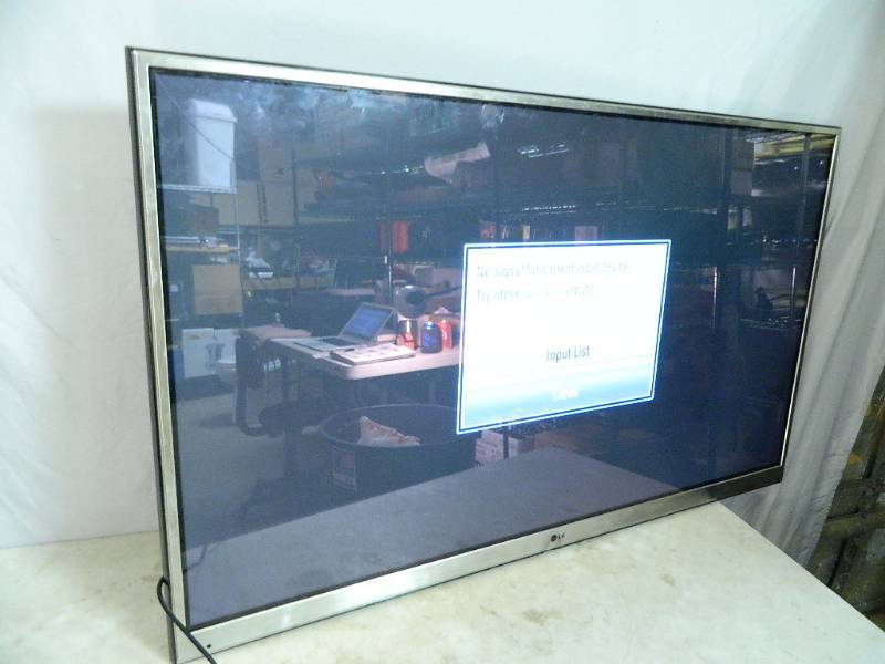 lot 4 image: LG 60 Inch TV