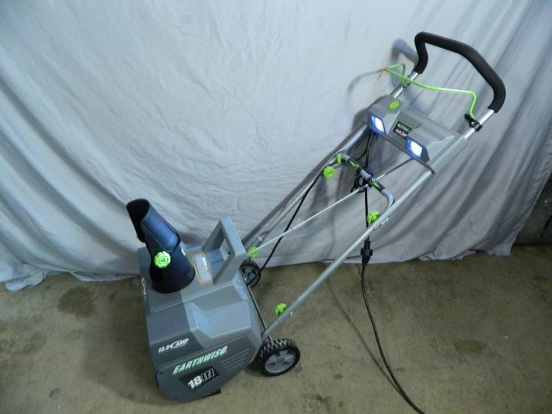 lot 2 image: Brand New Earthwise Electric Snowblower