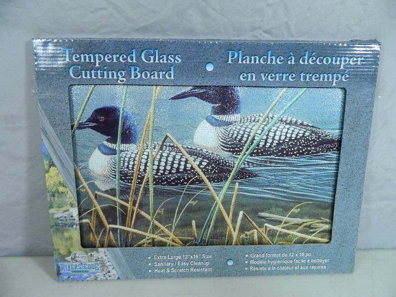 lot 50 image: New Tempered Glass Cutting Board