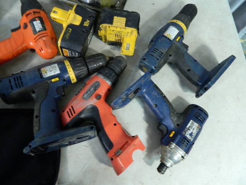 lot 98 image: Assorted Cordless Tools