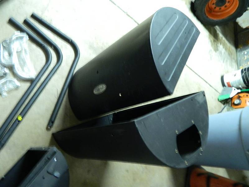 lot 5A image: Chefs Mark 30 inch Grill  Smoker Handyman Special