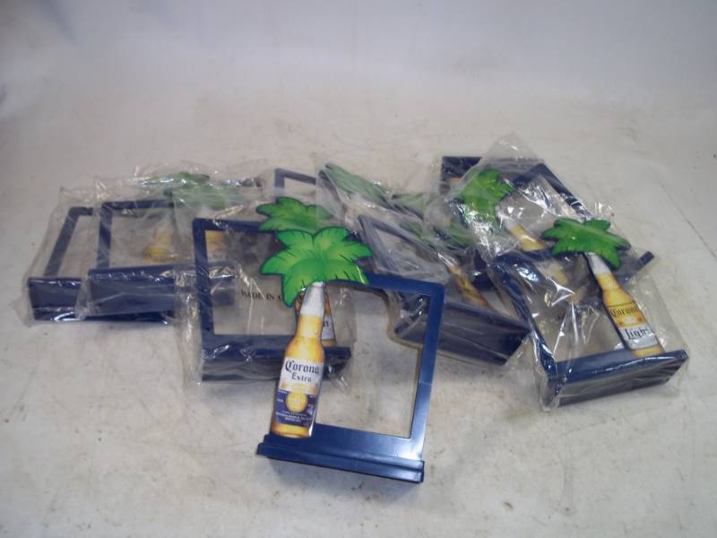 11 Corona Menu Holders