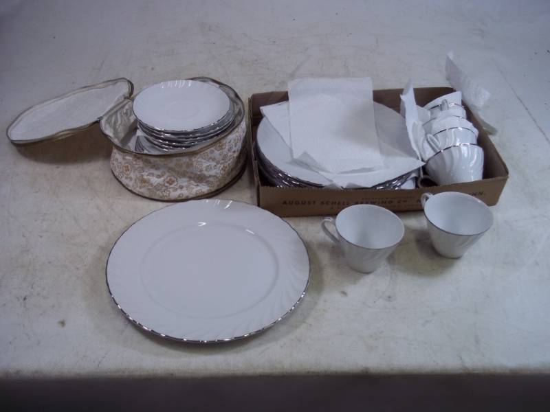 24 Norlean China Dishes Estate Pattern