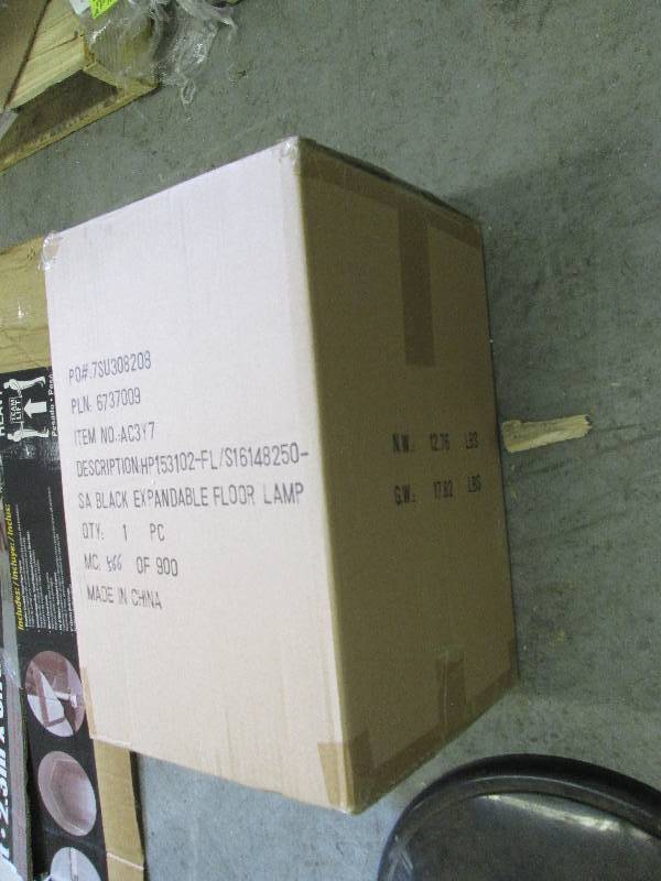 Expandable Floor Lamp  Retail $109....