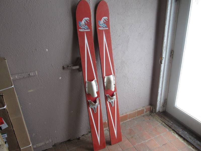 lot 4 image: Vintage Pair of Wood White Bear Wat...