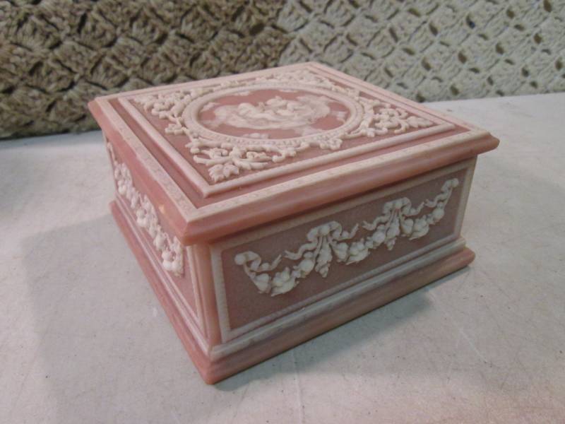 lot 13 image: Vintage Genuine Incolay Stone Trink...