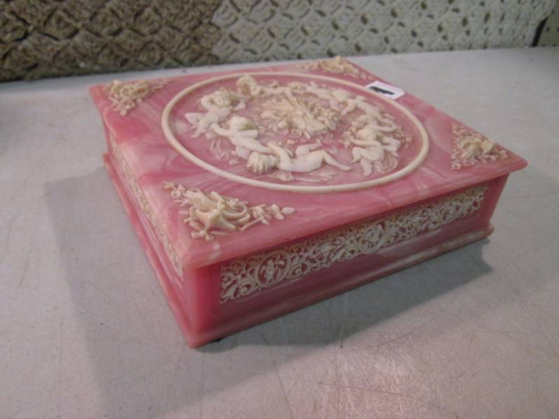lot 15 image: Vintage Genuine Incolay Stone Trink...