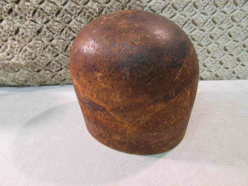 lot 28 image: Vintage Wood Cowboy Hat Sizer  RMDR...