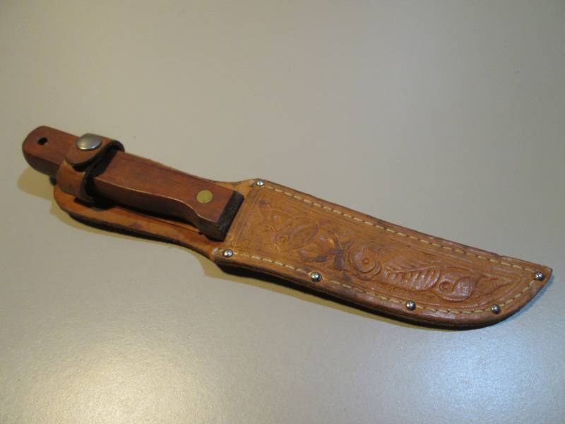 lot 51 image: Vintage 9 34 Knife with Sheath an...
