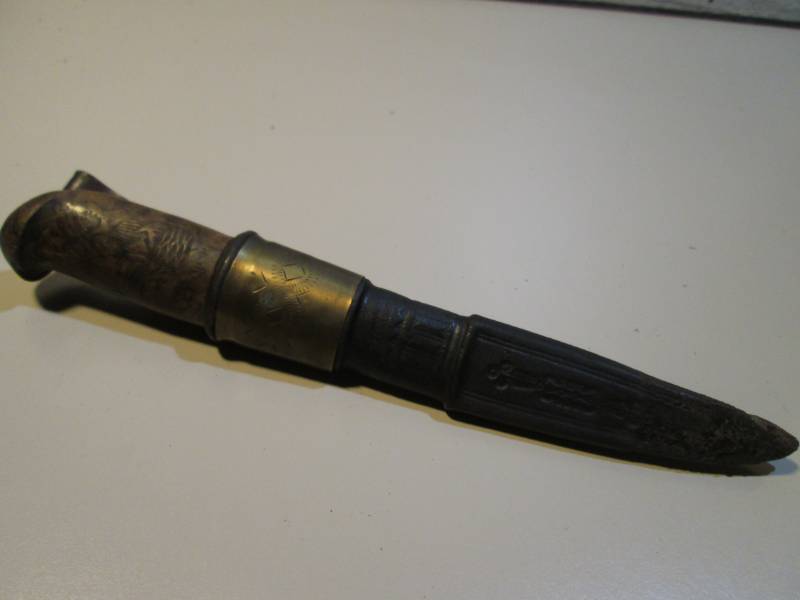 lot 61 image: Vintage 8 Knife and Sheath Made in...