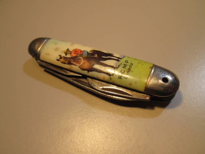 lot 66 image: Vintage Richlands 3-Blade Pocket Kn...