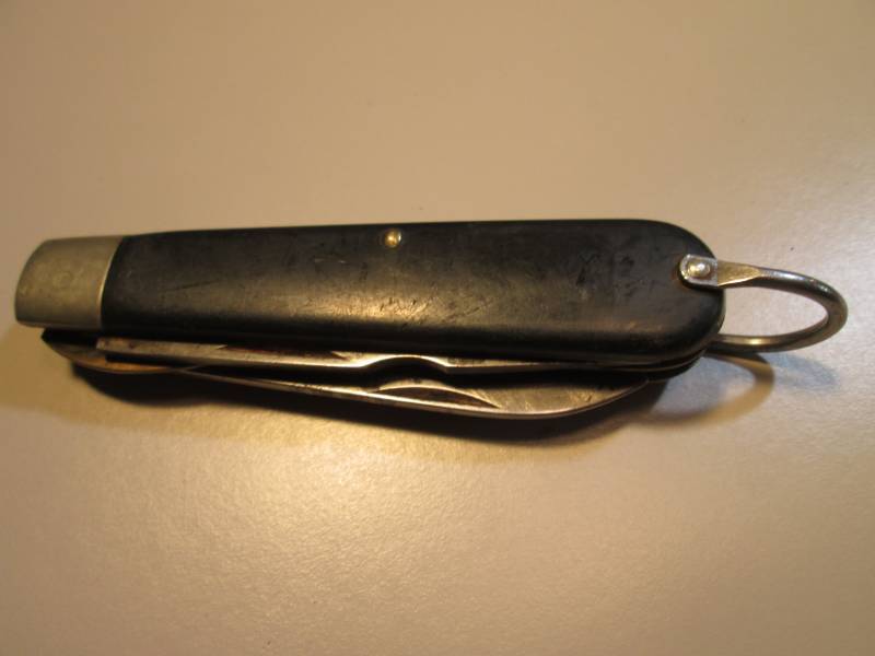 lot 77 image: Vintage Camillus 2-Blade Pocket Kni...