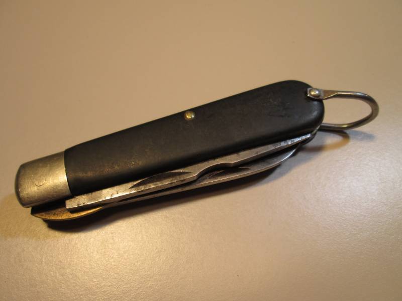 lot 86 image: Vintage Camillus 2-Blade Pocket Kni...
